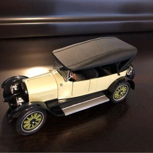 1919 Cadillac Phaeton Diecast Model Car 1:32 National Motor Museum Mint